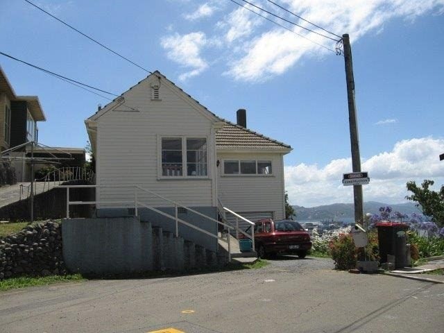 16 Anderson Terrace, Mount Cook, Wellington - Carousel 1