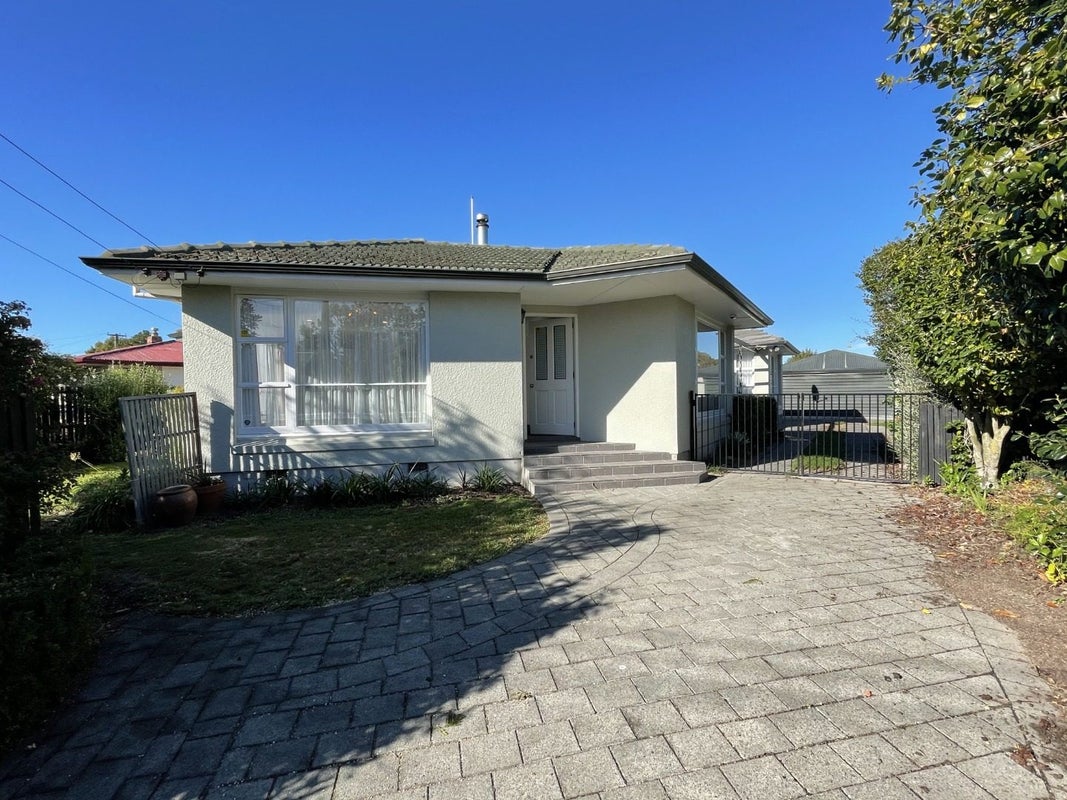 3 Sandringham Place, Bryndwr, Christchurch - Carousel 1