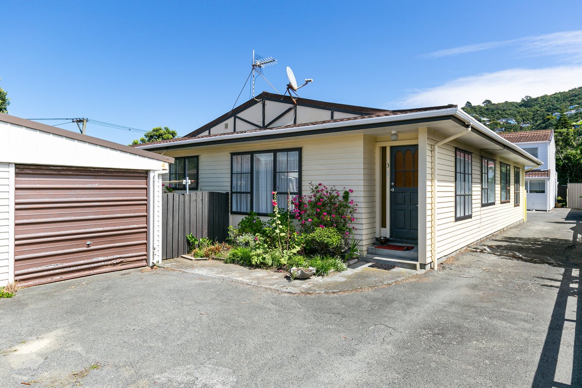 3/200 Onepu Road, Lyall Bay, Wellington - Carousel 1
