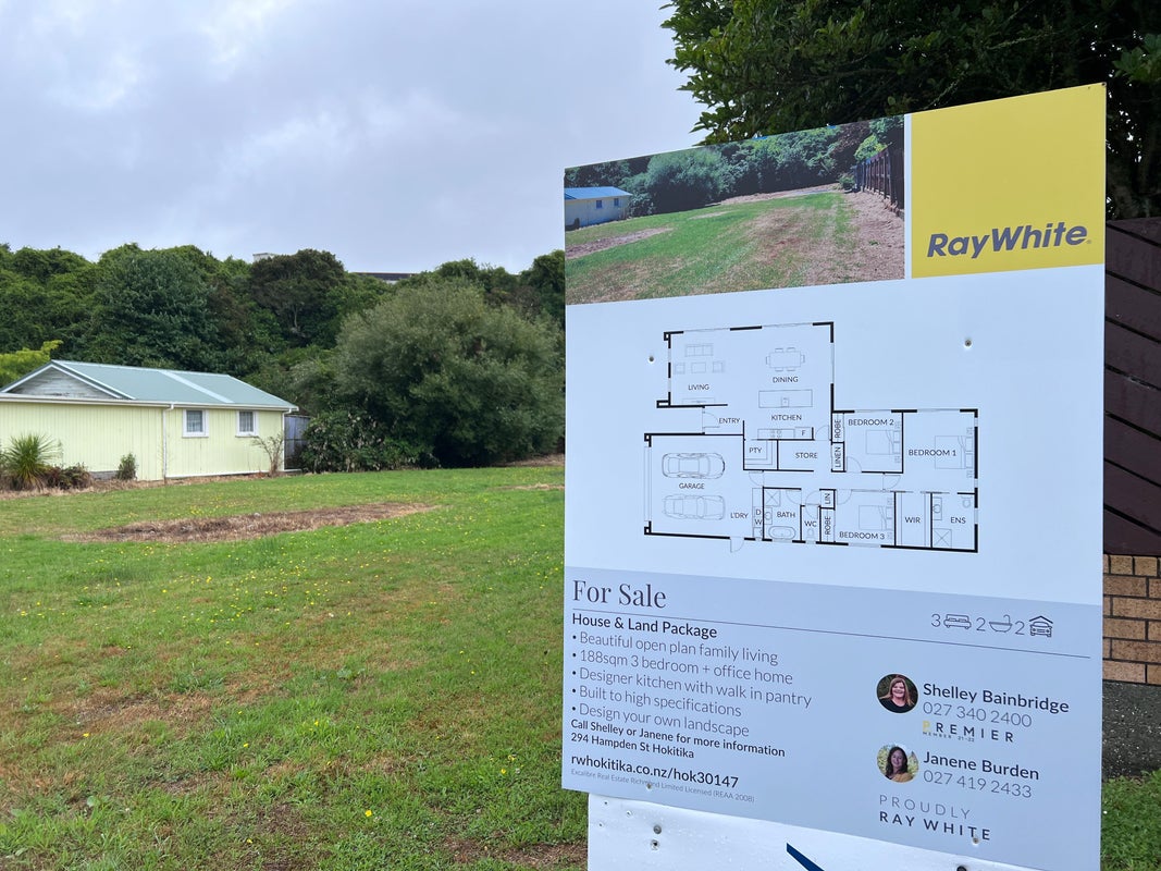 294 Hampden Street, Hokitika - Carousel 13