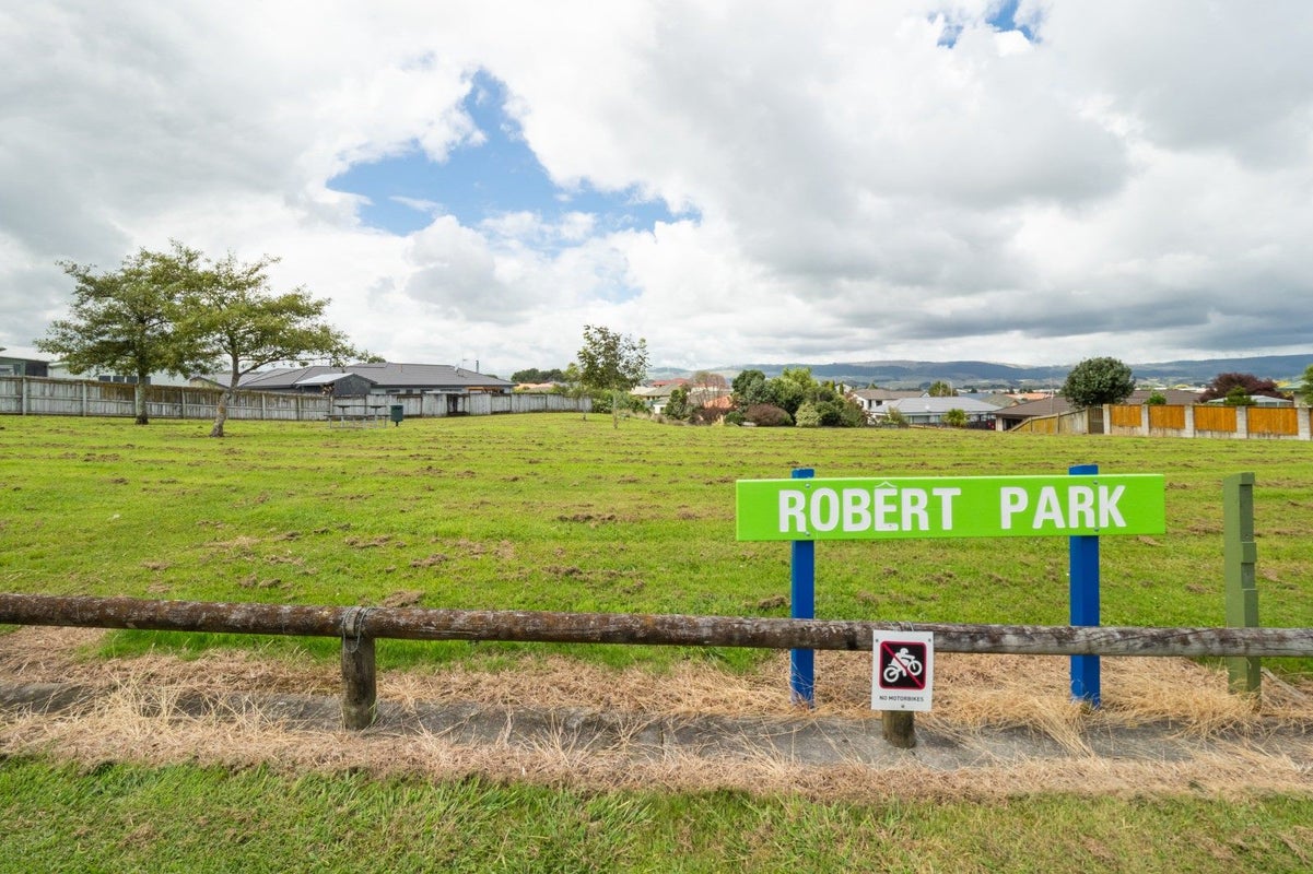 100 Parnell Heights, KELVIN GROVE, PALMERSTON NORTH - Carousel 29