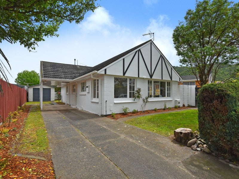13 Akron Grove, Totara Park, Upper Hutt - Carousel 1