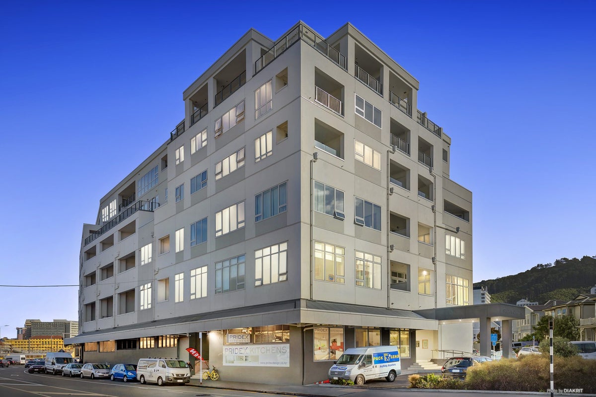 311/107 Thorndon Quay, Pipitea, Wellington - Carousel 1