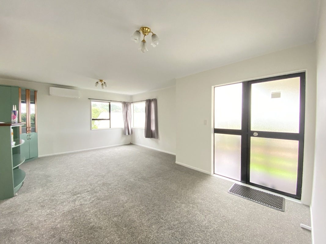 10 Flamingo Court, Goodwood Heights, Auckland - Carousel 2