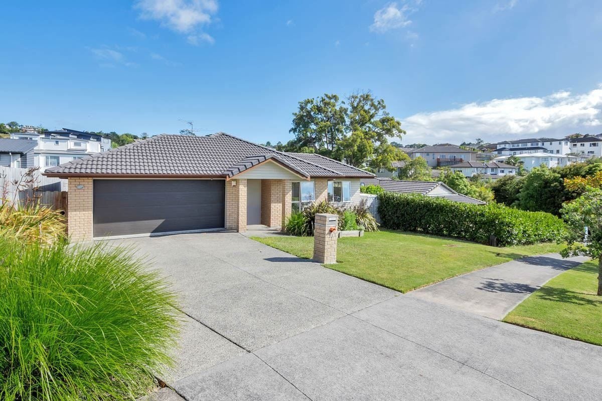 33 Hornbill Drive, Fairview Heights, Auckland - Carousel 1