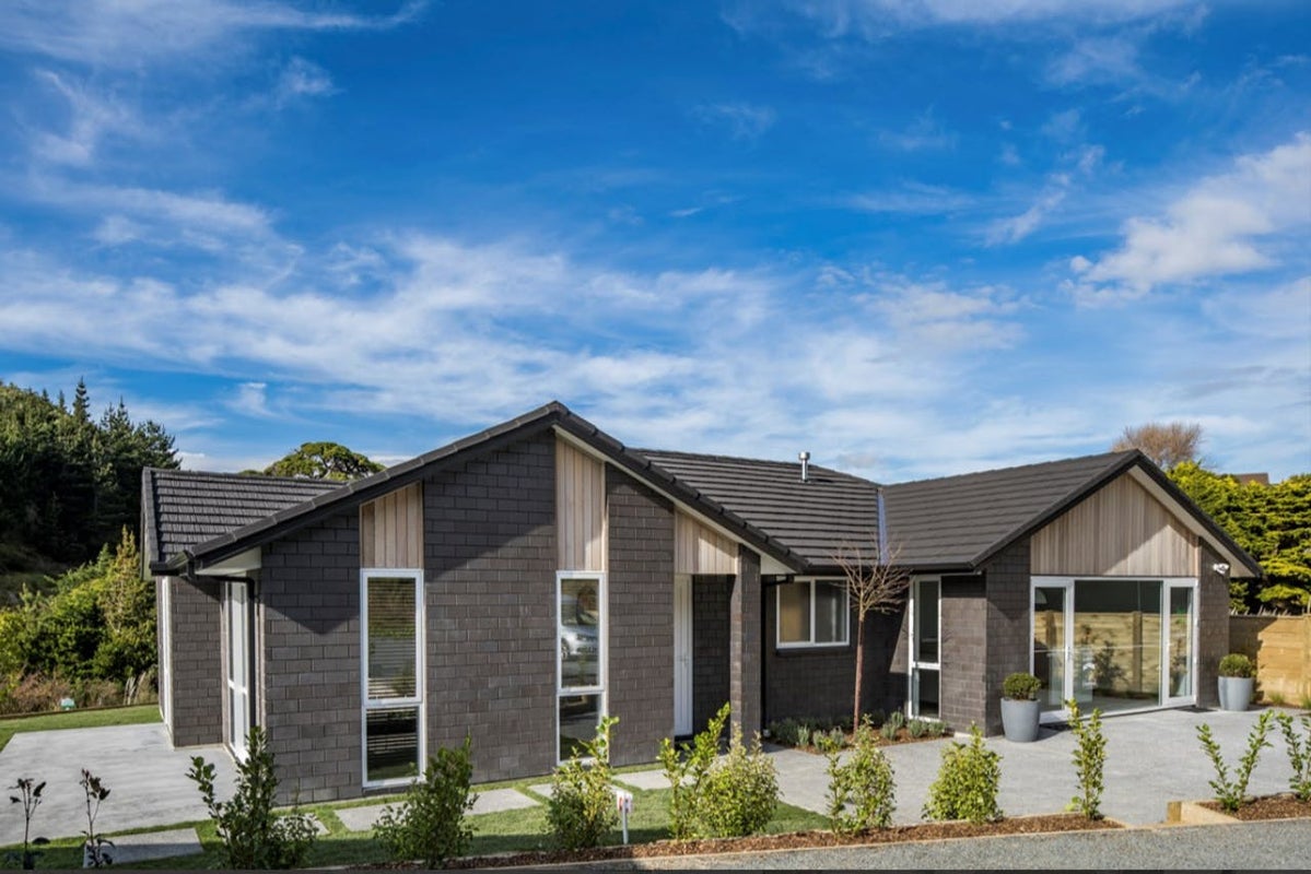 51 Tradewinds Drive, Whitby, Porirua - Carousel 1