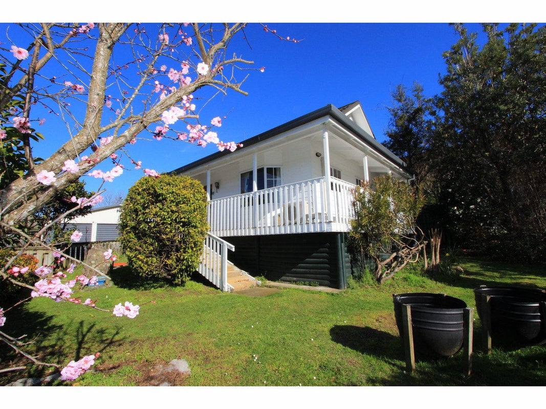 11 Lawrence Street, Havelock - Carousel 1