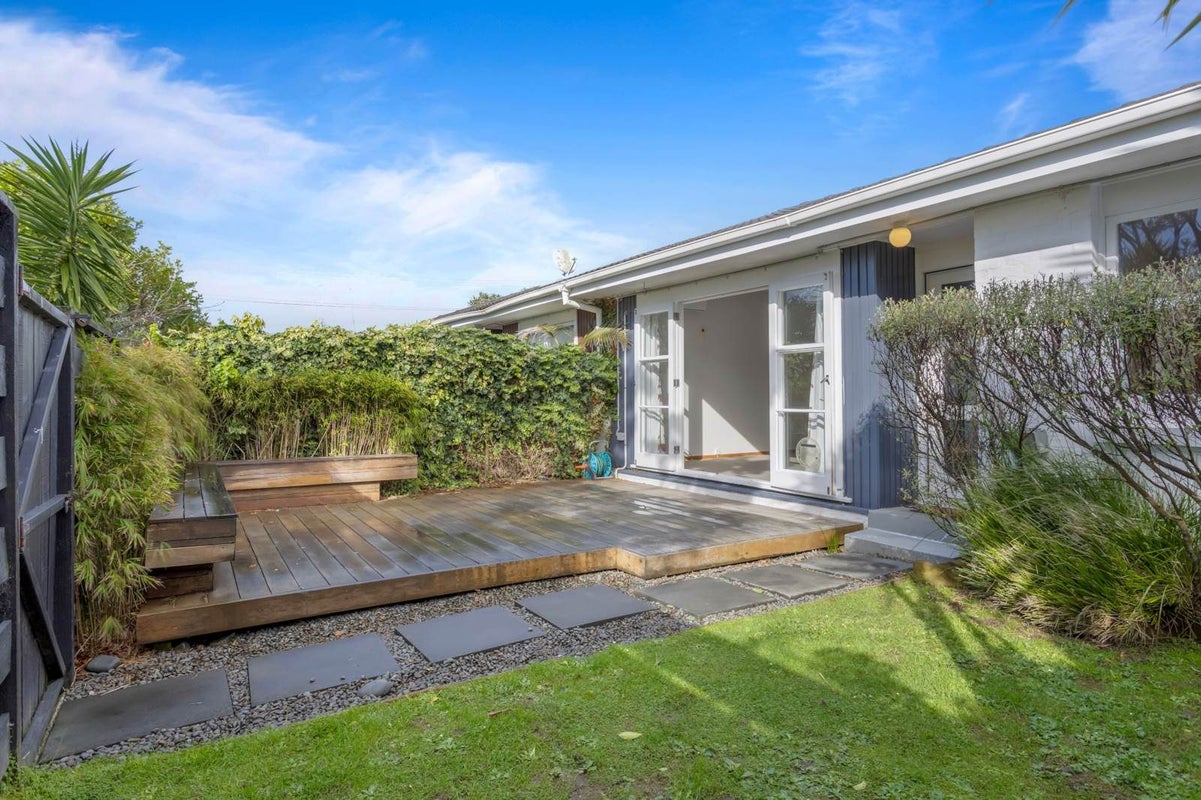 2/54 Ngataringa Road, Devonport, Auckland - Carousel 1
