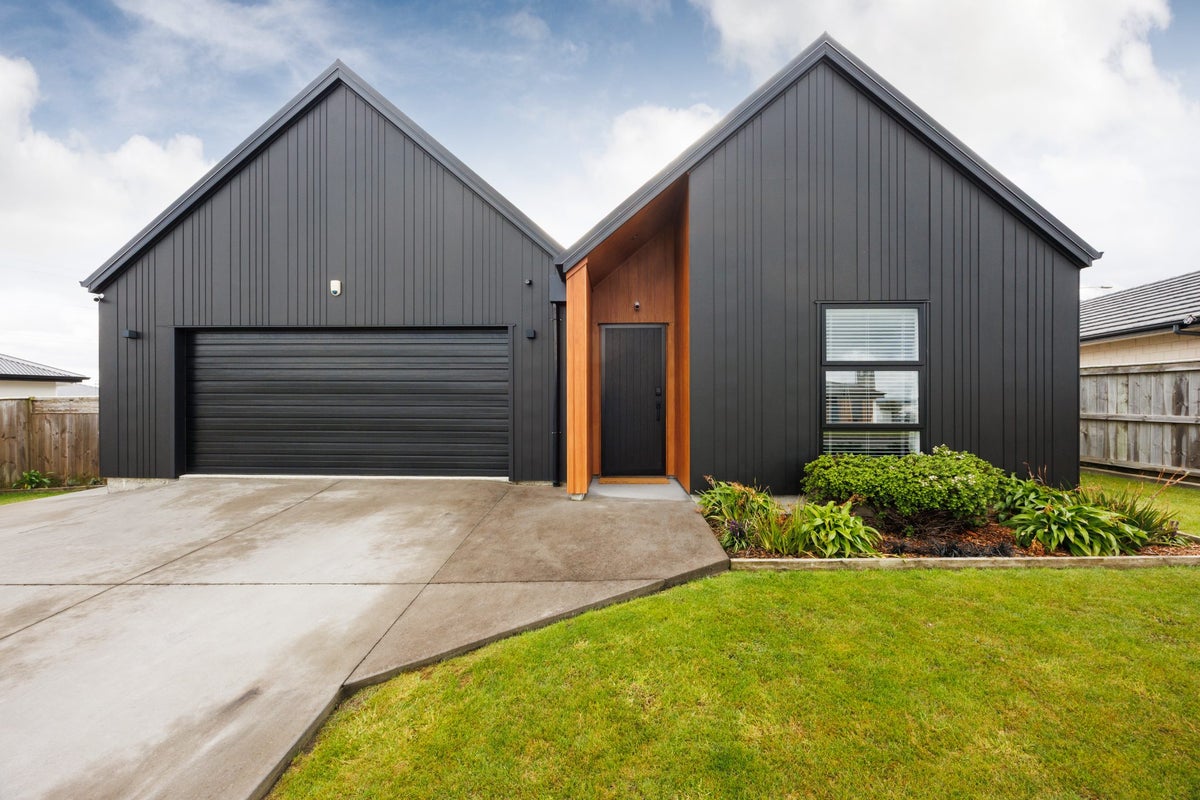 4 Sardinia Grove, Fitzherbert, Palmerston North, Manawatu / Whanganui - Carousel 1
