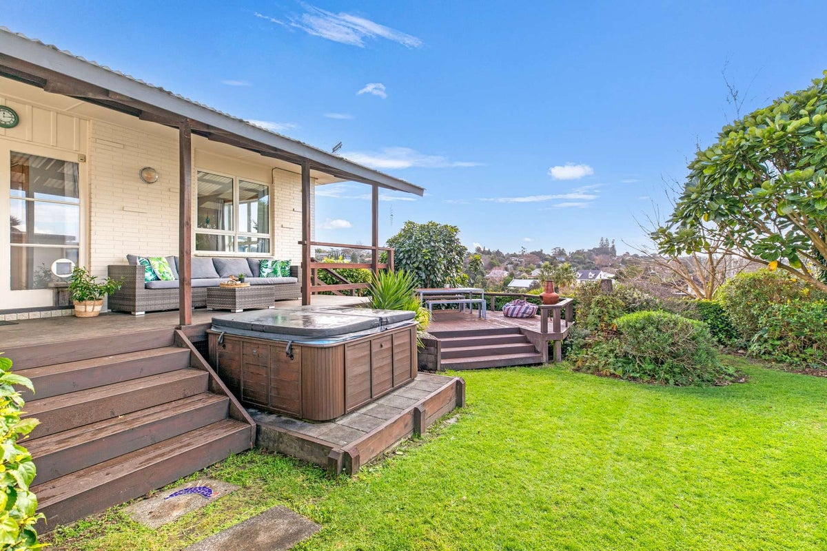 32 Woodford Avenue, Brookfield, Tauranga - Carousel 1