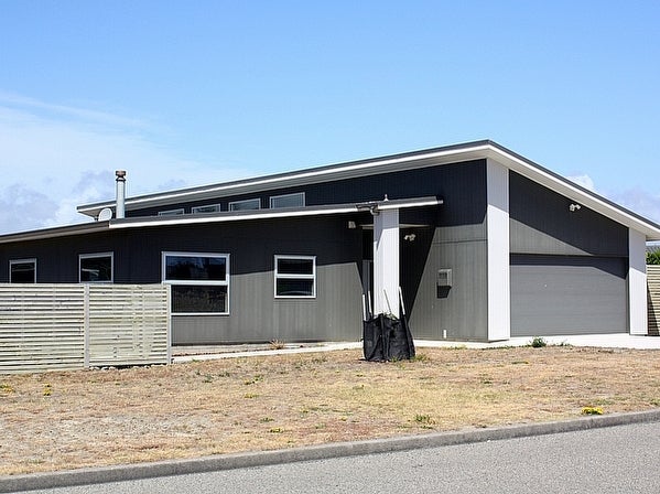 52 Kent Avenue, Waitarere Beach, Levin - Carousel 1