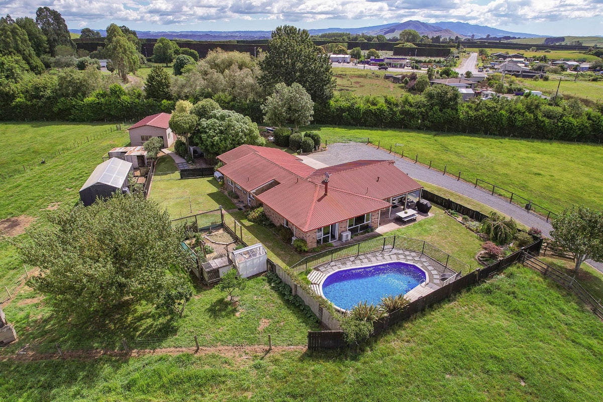 24 Wharepuhunga Road, Otorohanga, Te Awamutu - Carousel 1