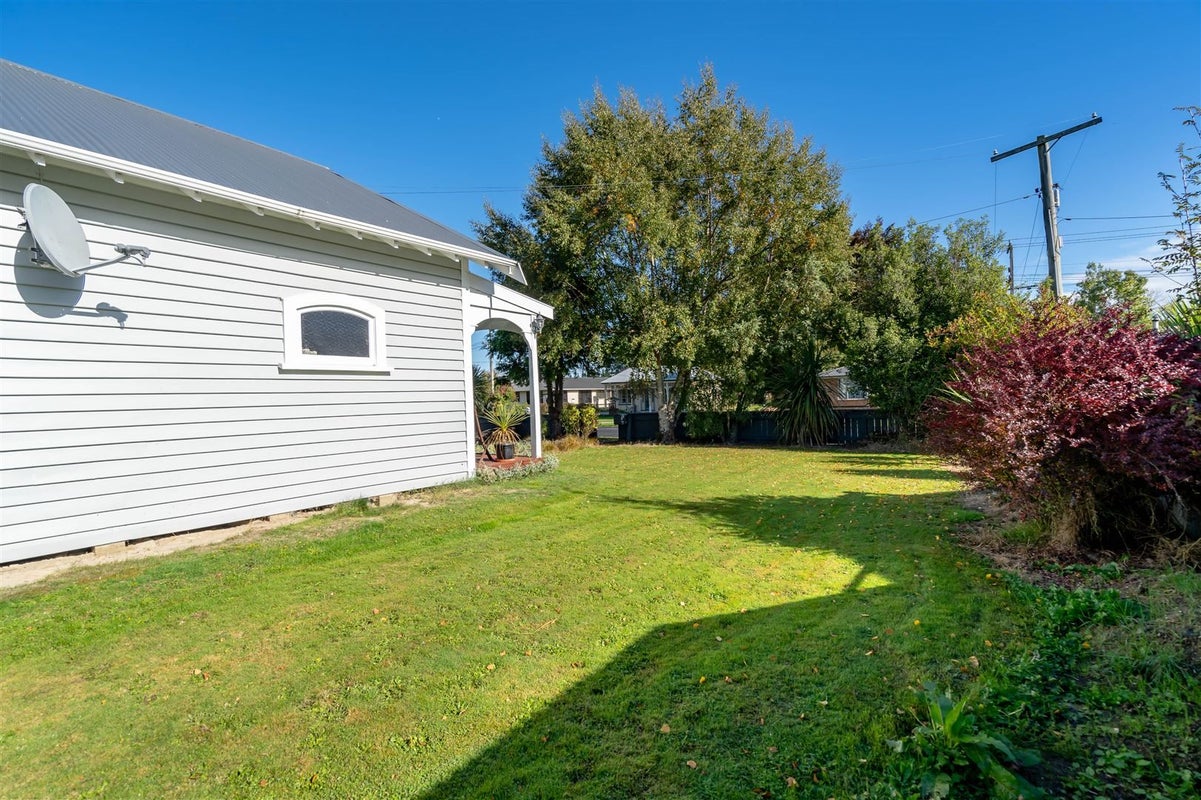 57 Elderlee Street, Milton - Carousel 2