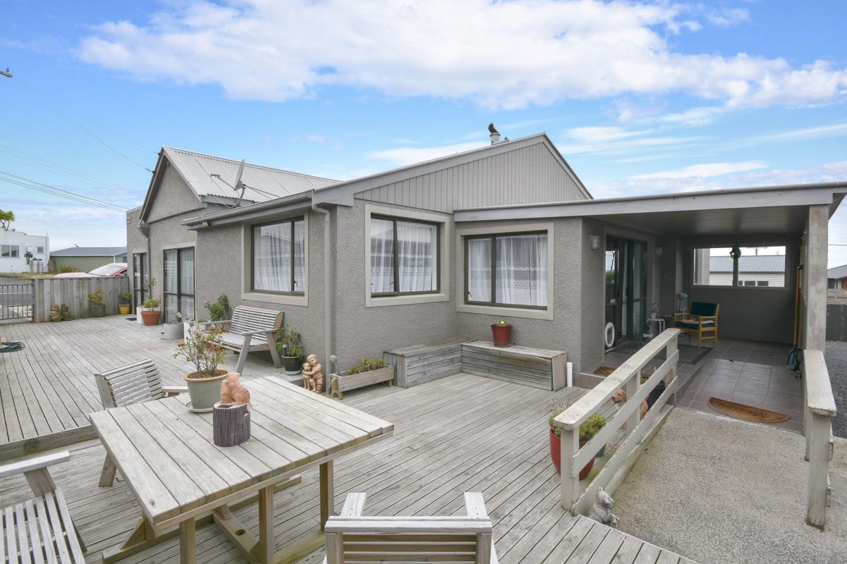 18 Bath Street, Brighton, Dunedin - Carousel 1