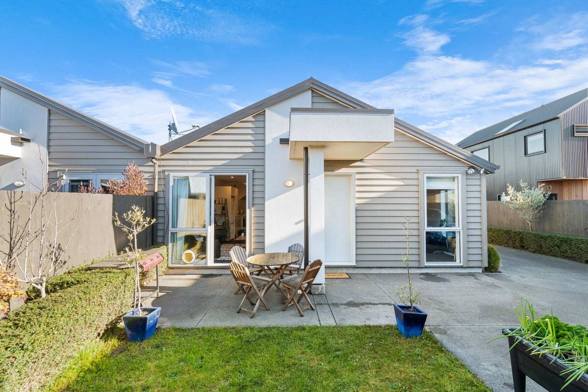 4/10 Lindsay Street, St Albans, Christchurch - Carousel 1