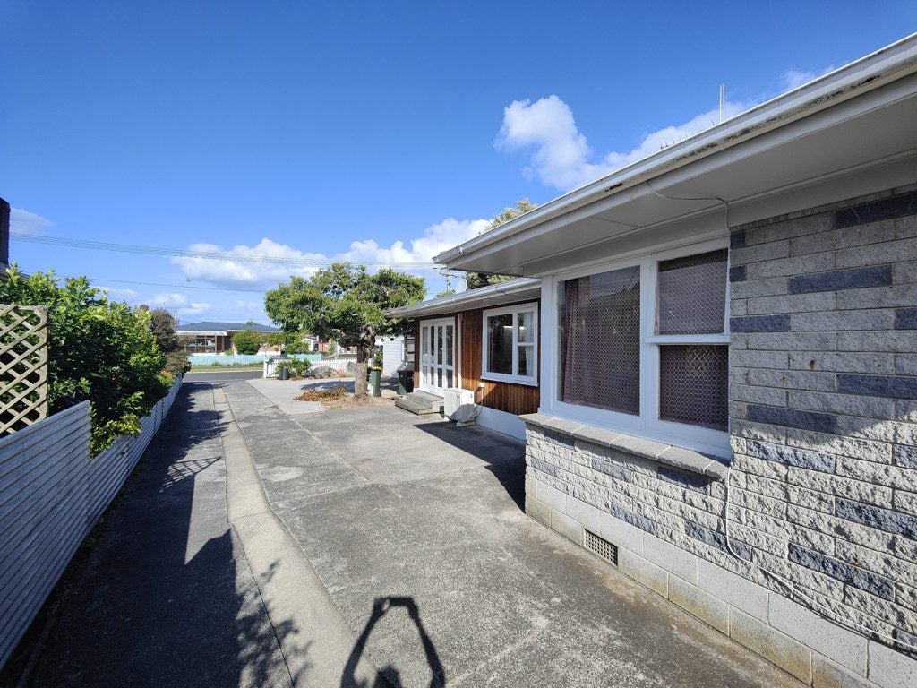17 Fenwick Crescent, Hillcrest, Hamilton - Carousel 2