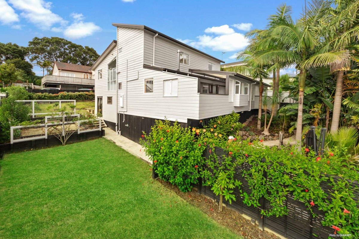 2/15 Gilfillan Street, Blockhouse Bay, Auckland - Carousel 1