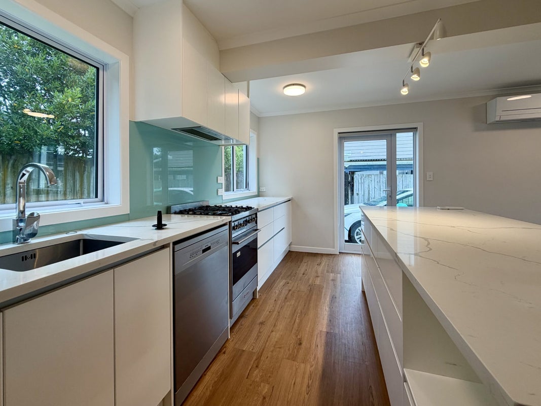 2/38 Tramway Road, Beach Haven, Auckland - Carousel 2