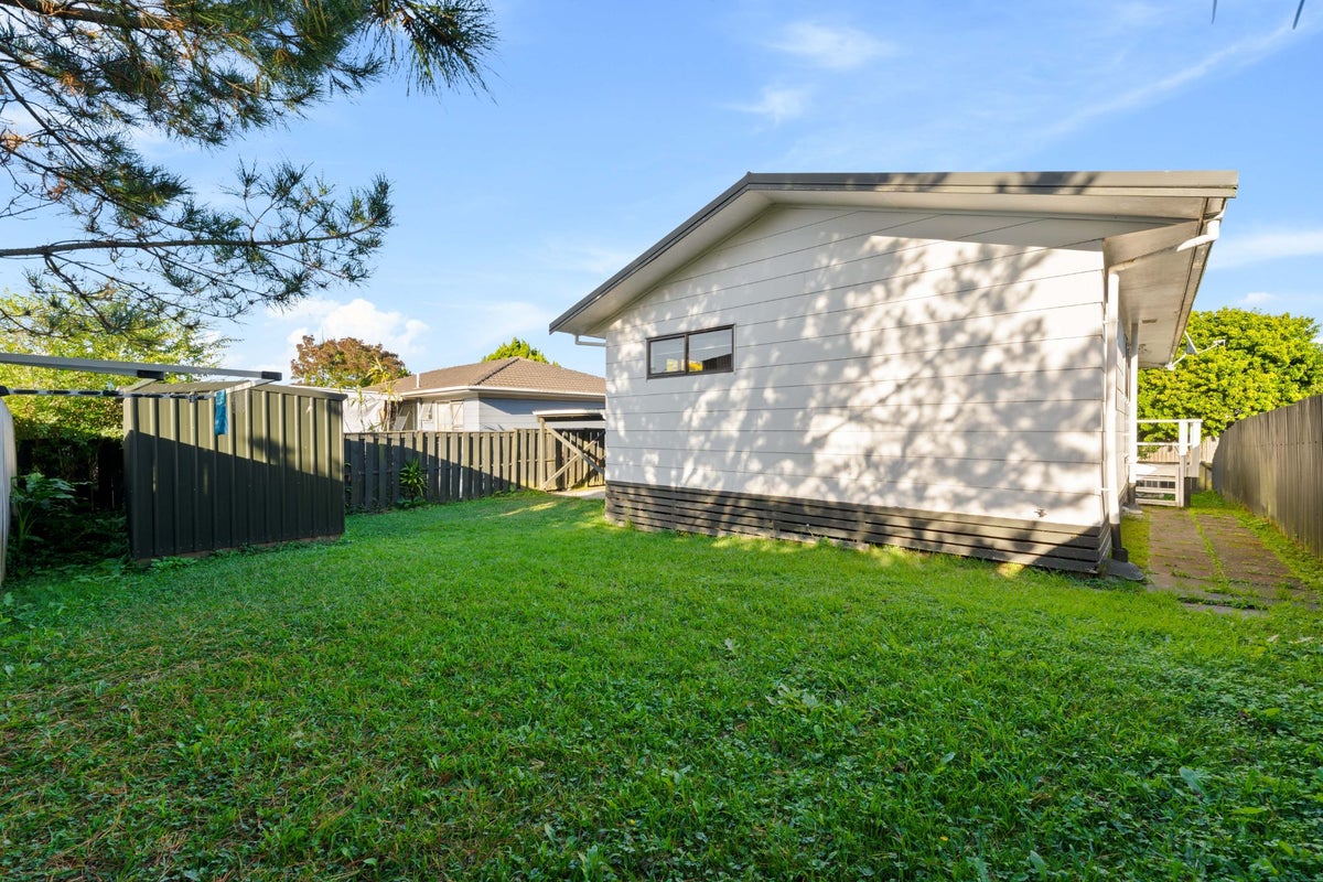 1/1 Andelko Place, Henderson, Auckland - Carousel 22