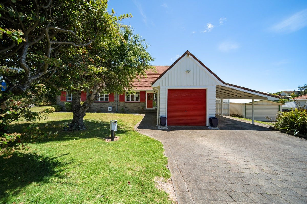 61 Ranui Terrace, Tawa, Wellington - Carousel 1