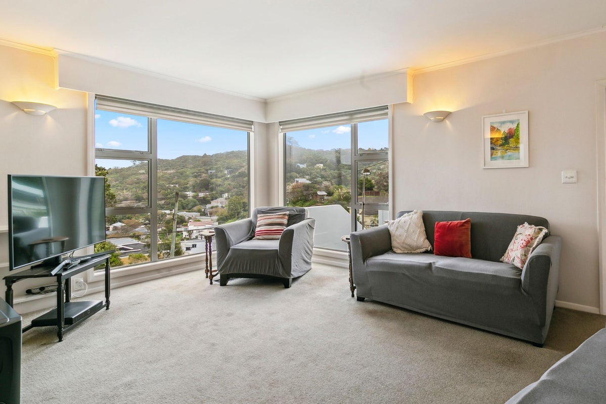 27 David Crescent, Karori, Wellington - Carousel 2