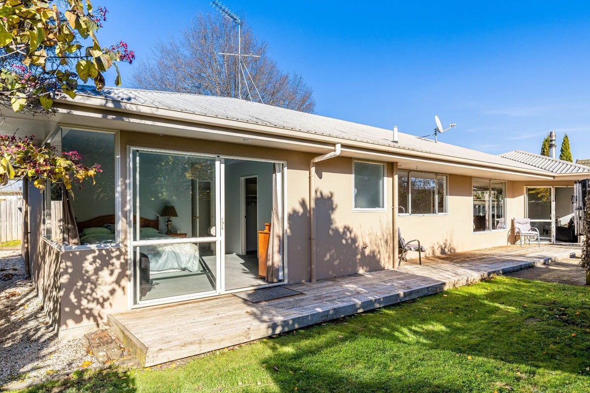 16B Ward Street, Springlands, Blenheim - Carousel 2