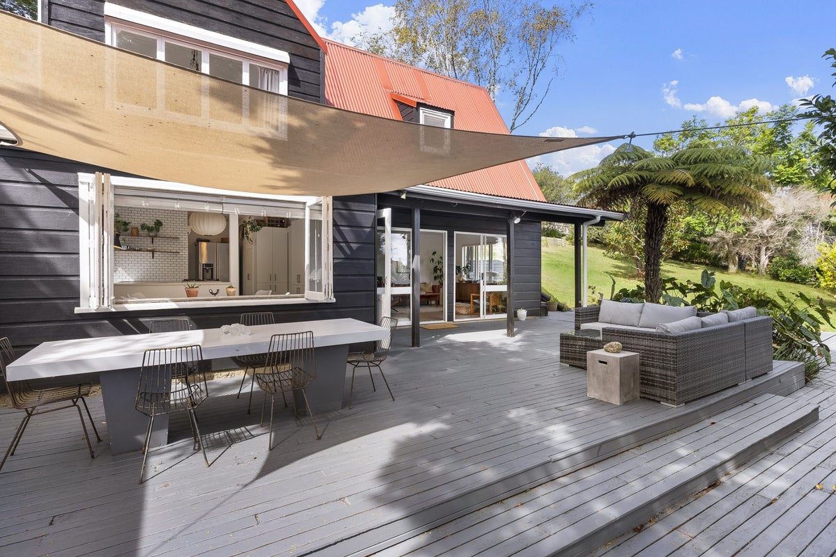 39 Island Bay Road, Beach Haven, Auckland - Carousel 2