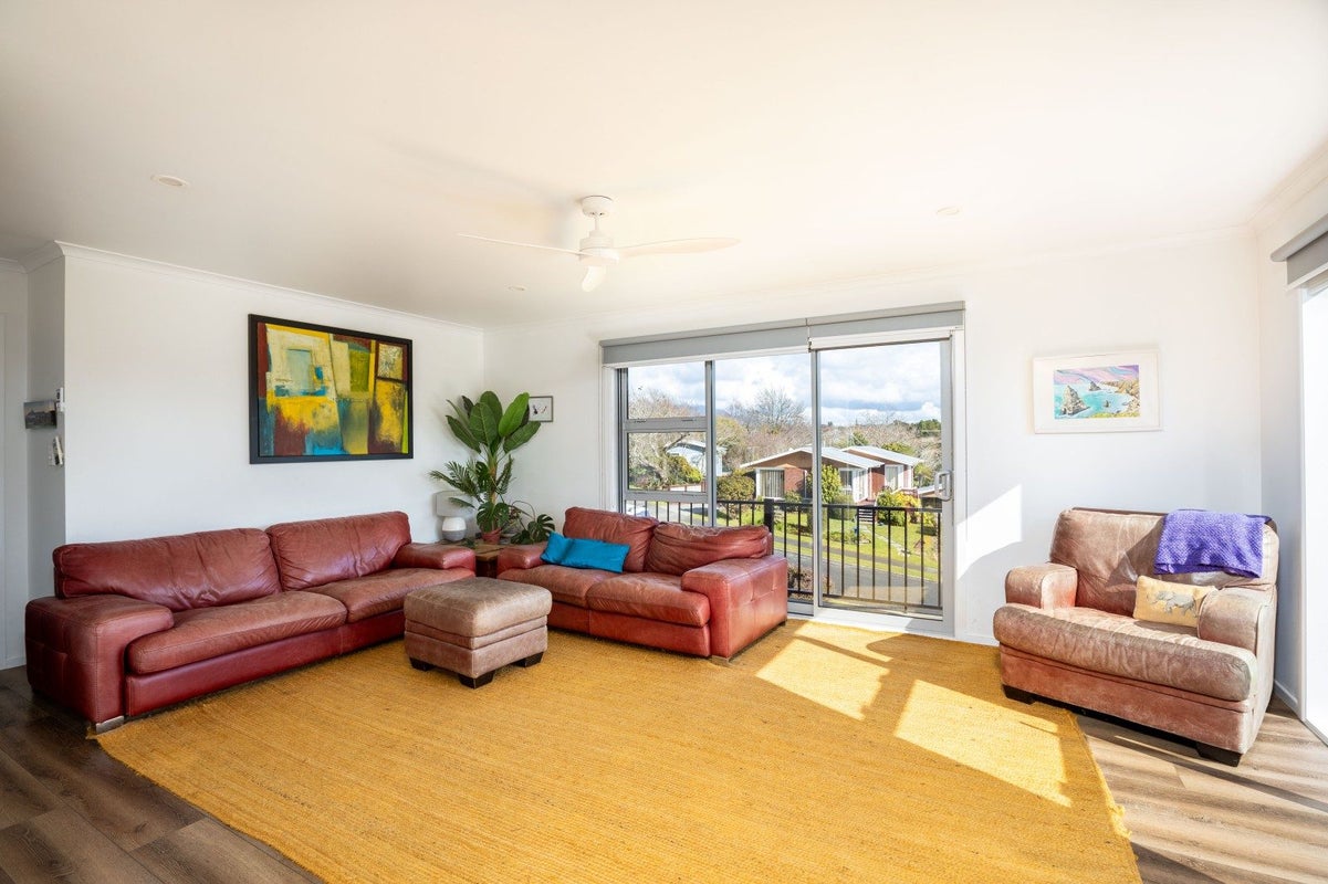 15 Anne Street, Ferndale, New Plymouth - Carousel 2