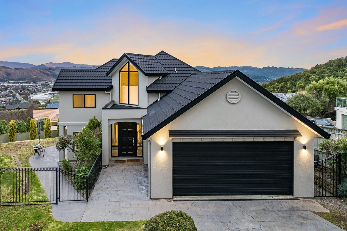 17 Betty Watt Grove, Riverstone Terraces, Upper Hutt - Carousel 1