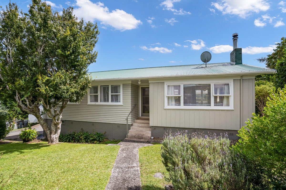 13 Whitelaw Place, Kamo, Whangarei, Northland - Carousel 1