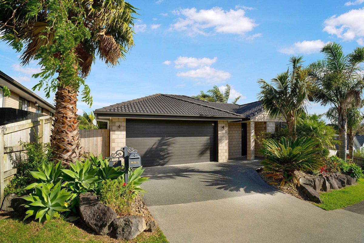 22 Jezero Drive, Massey, Auckland - Carousel 2