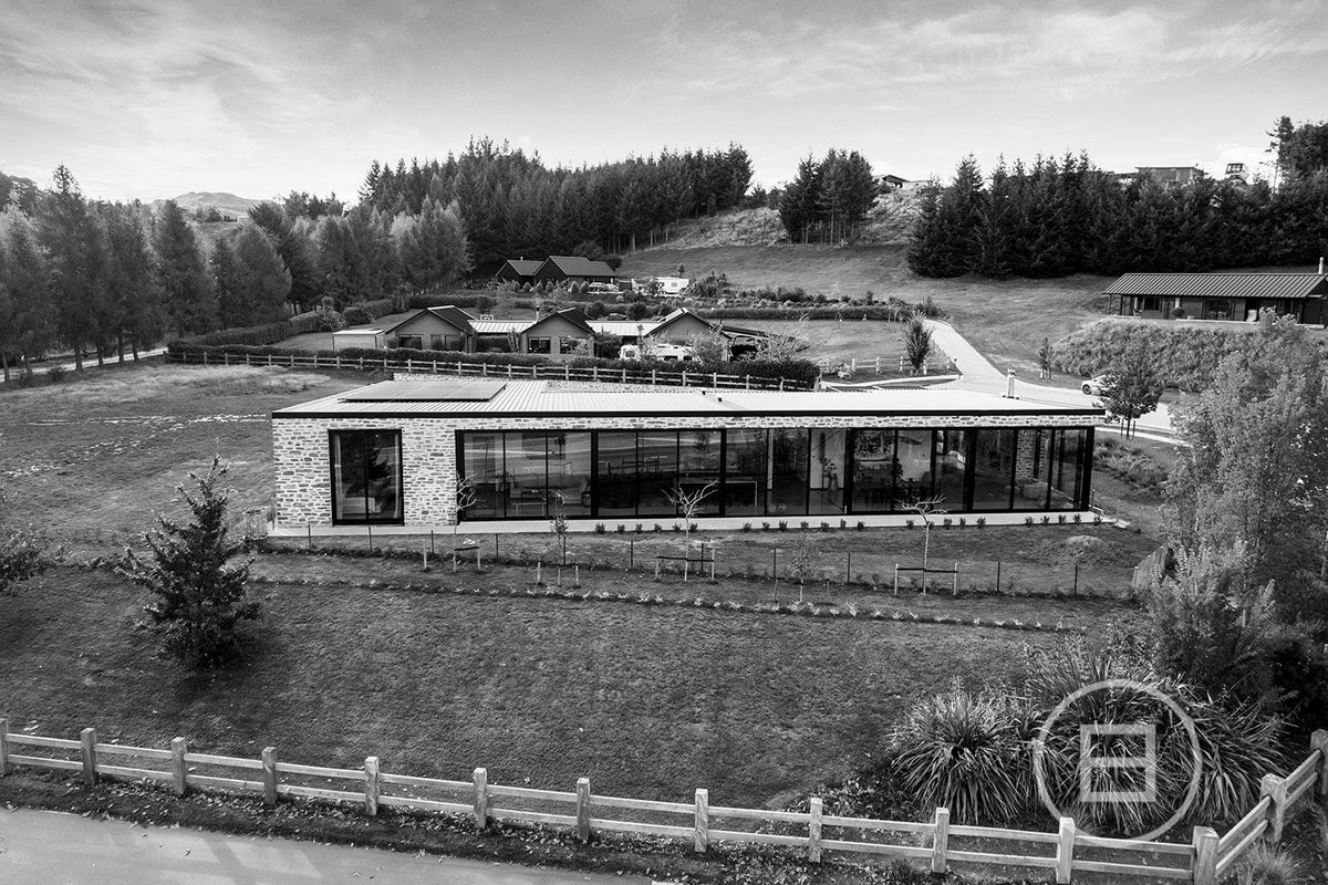 3 Mount Ida Place, Wanaka - Carousel 1