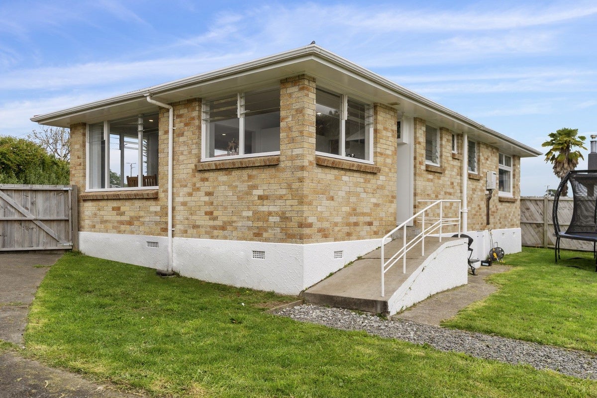 17 Galway Grove, Greerton, Tauranga - Carousel 18