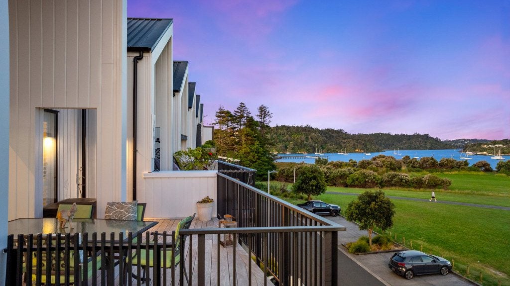 22 Catalina Bay Drive, Hobsonville, Auckland - Carousel 1