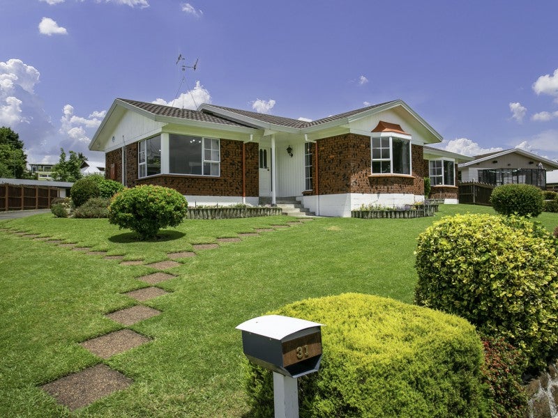 31 Sheridan Crescent, Leamington, Cambridge - Carousel 1
