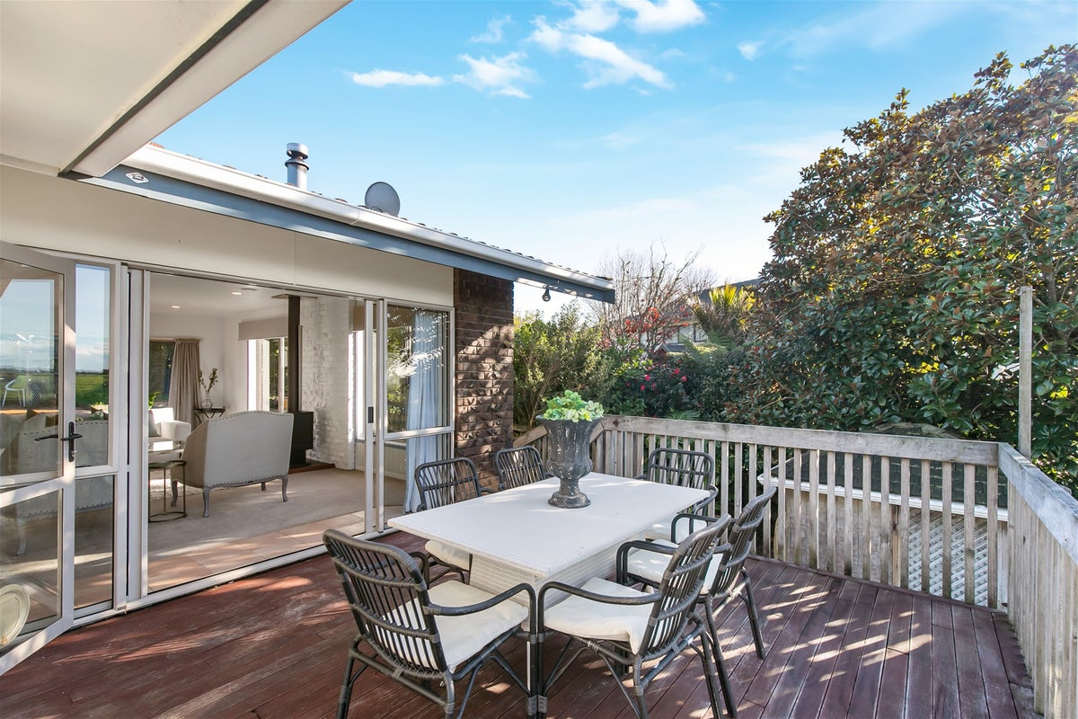 233 Point View Drive, Dannemora, Auckland - Carousel 1