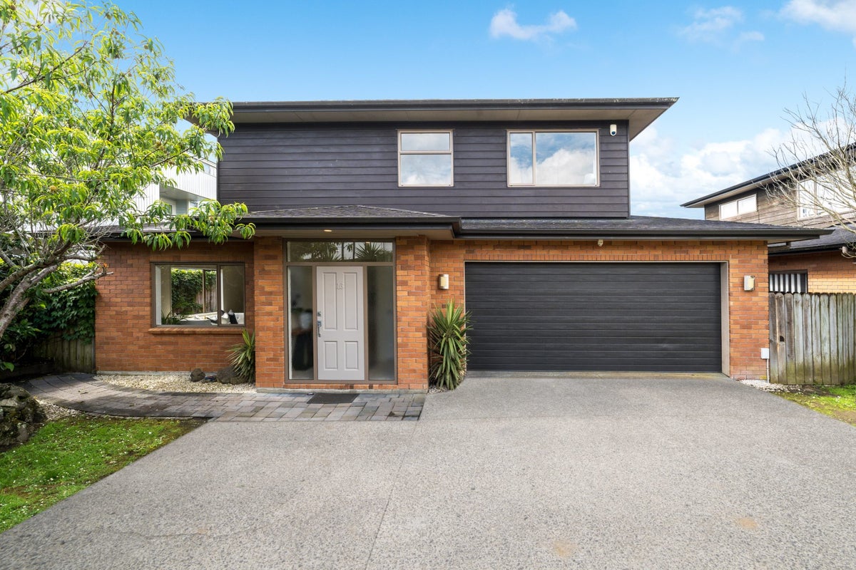 16H Lincoln Road, Henderson, Auckland - Carousel 1
