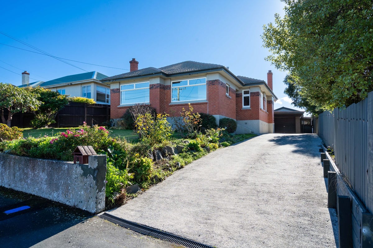 2 Warwick Street, Balaclava, Dunedin - Carousel 2