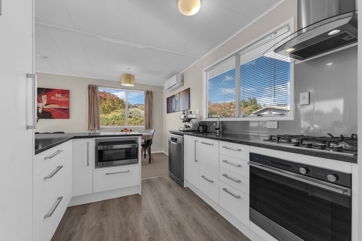 47 Claverdon Drive, Massey, Auckland - Carousel 2