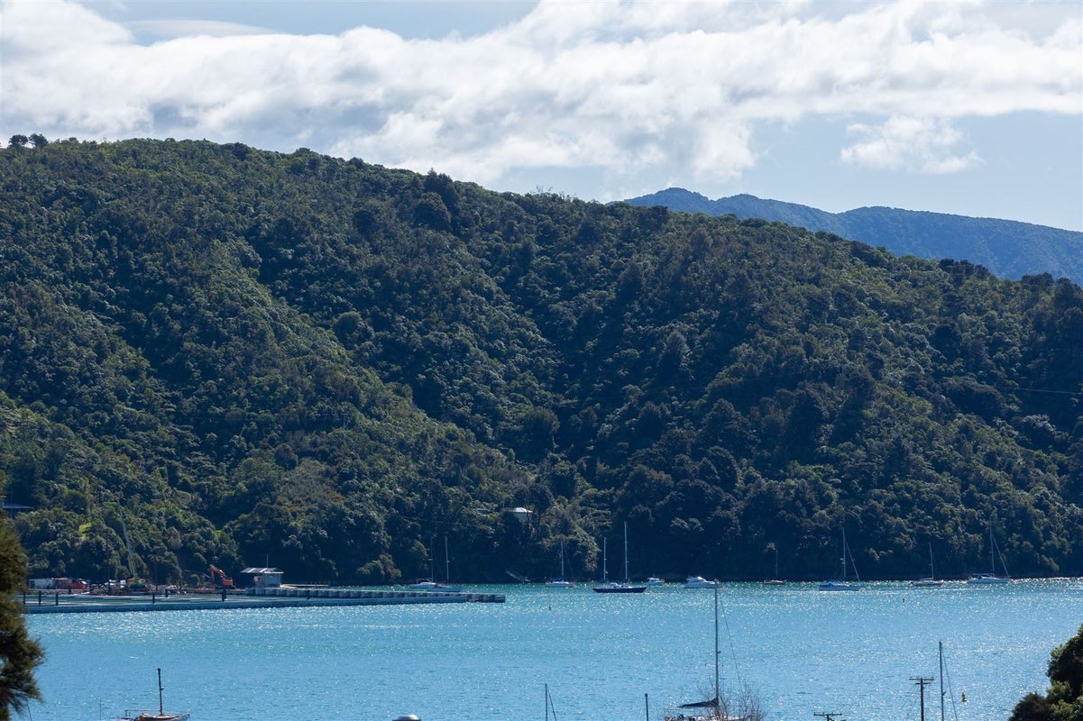 21 Amelia Crescent, Waikawa, Picton - Carousel 2