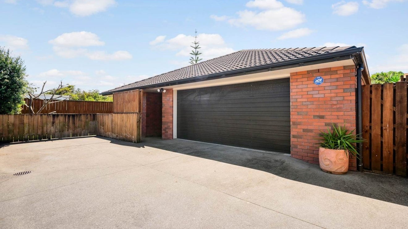 102A Queen Street, Northcote Point, Auckland - Carousel 1