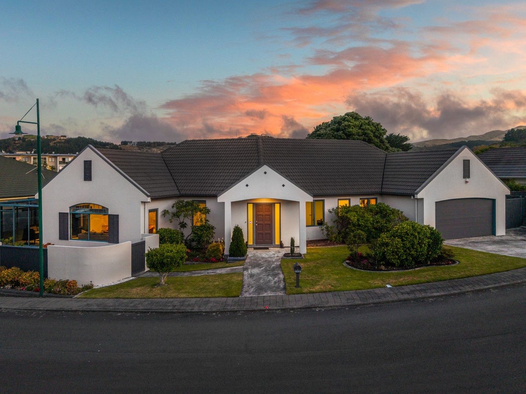 6 Mariners Way, Whitby, Porirua - Carousel 1