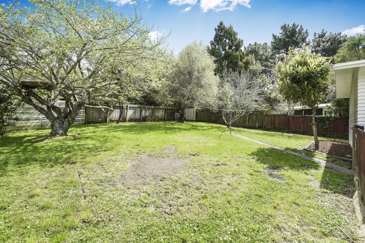 22 Pendlebury Street, Green Bay, Auckland - Carousel 9