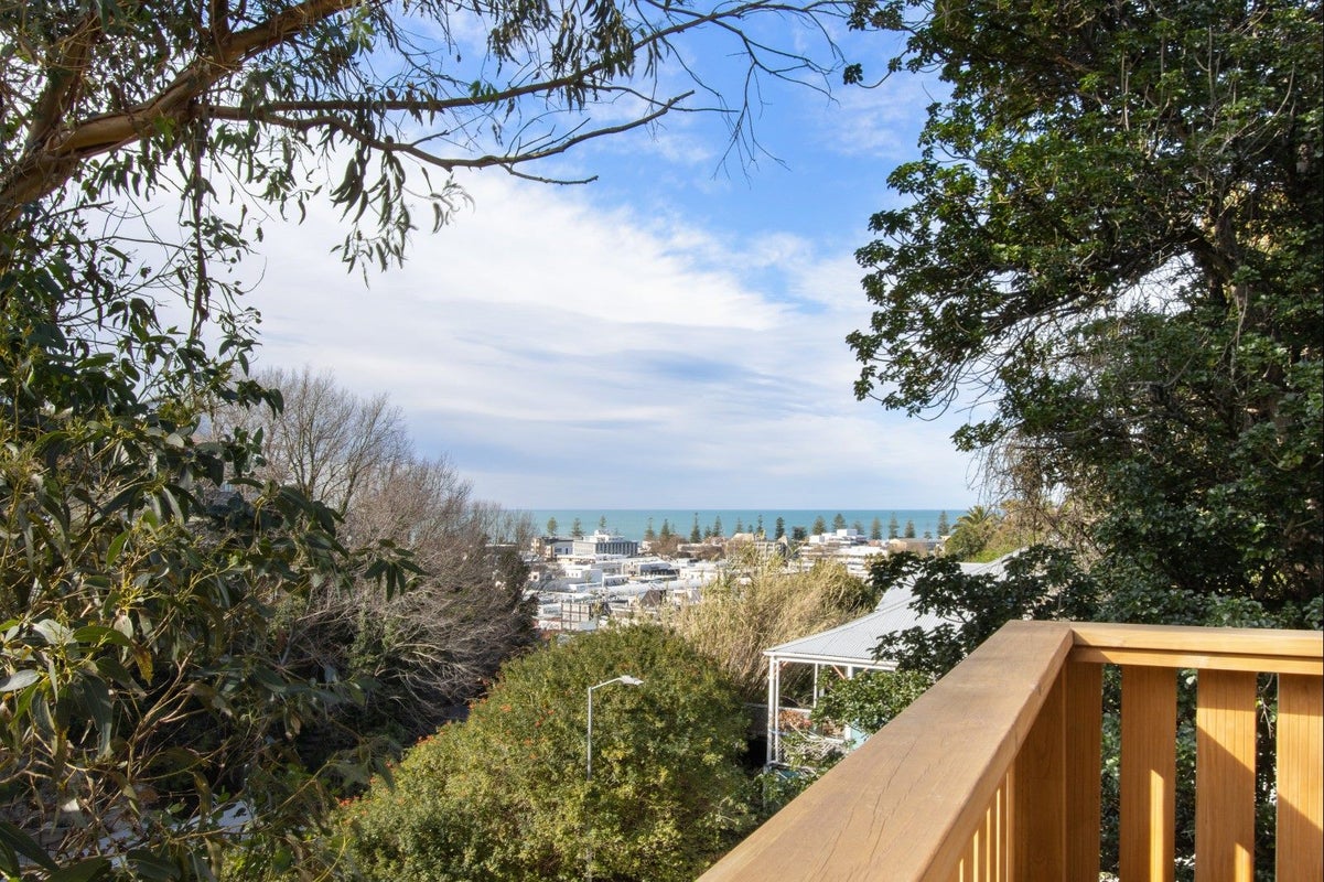 15A Colenso Avenue, Hospital Hill, Napier - Carousel 1
