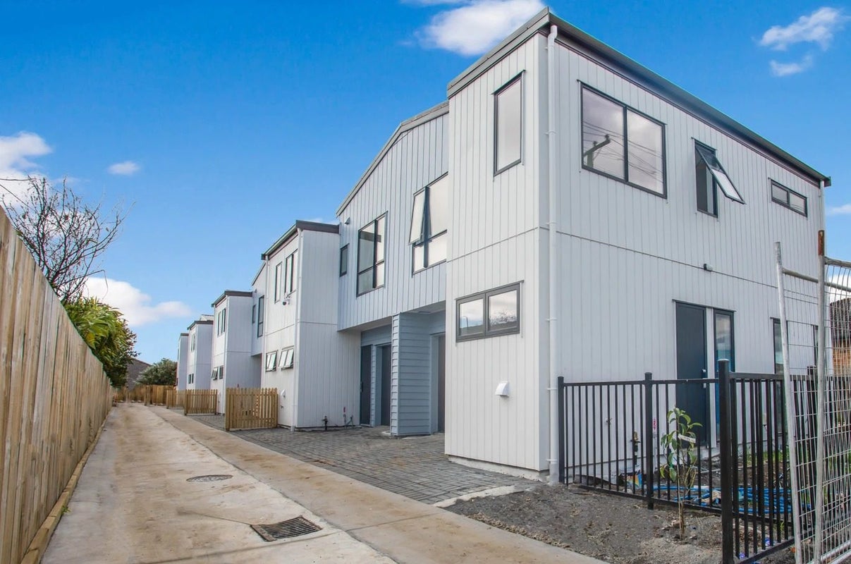 2/32 Airfield Road, Takanini, Auckland - Carousel 1
