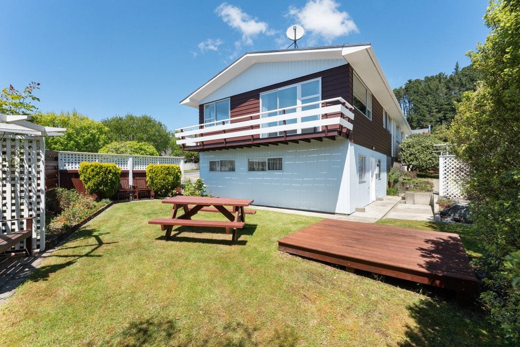 1 Dunrobin Grove, Silverstream, Upper Hutt - Carousel 27