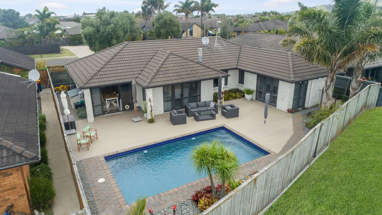 16 Carrington Drive, Papamoa Beach, Papamoa - Carousel 1
