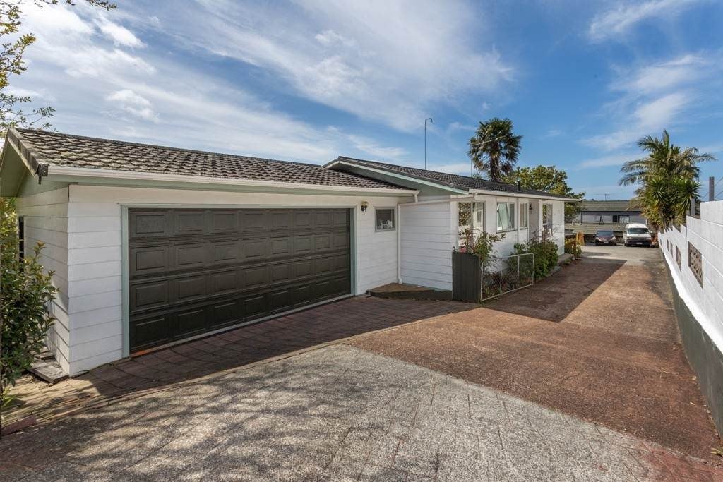 13 Bellringer Road, Massey, Auckland - Carousel 1