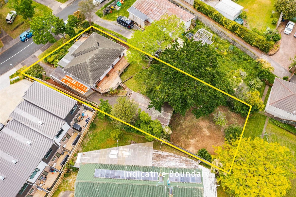 31 Takapu Street, Henderson, Auckland - Carousel 24