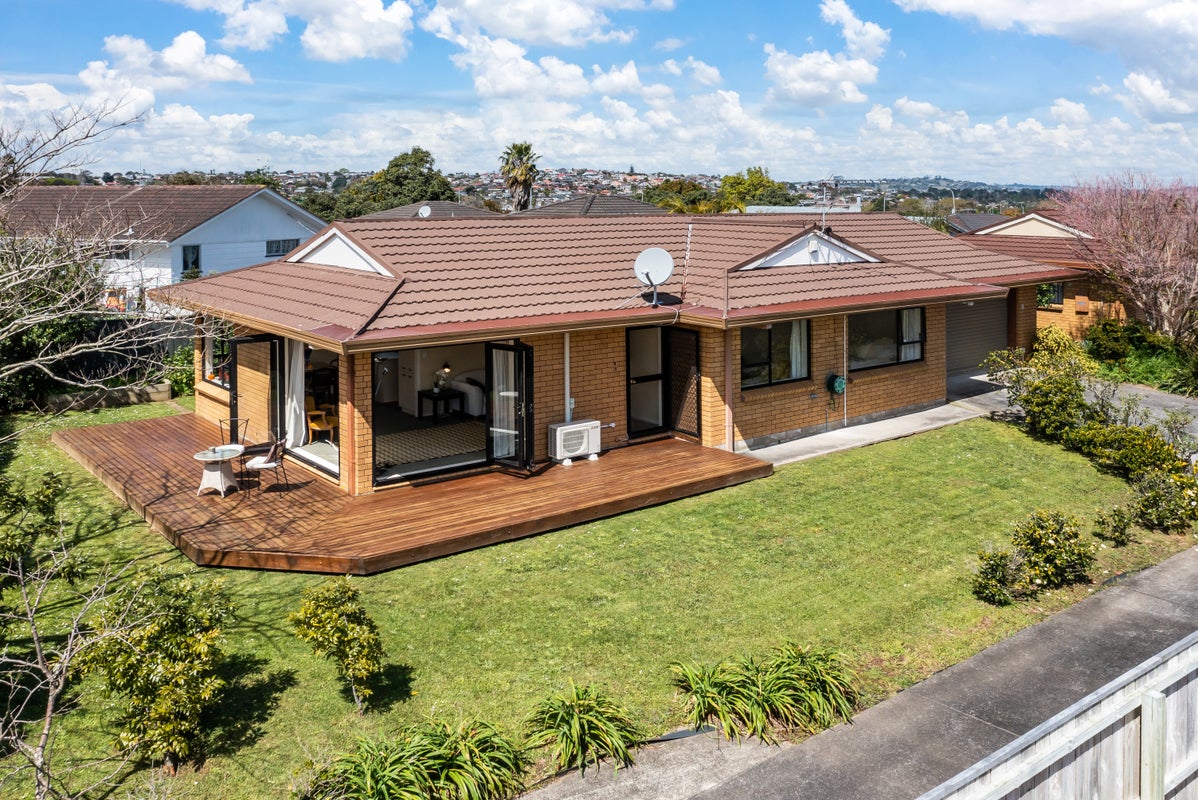 1/11 Majesty Place, Half Moon Bay, Auckland - Carousel 1